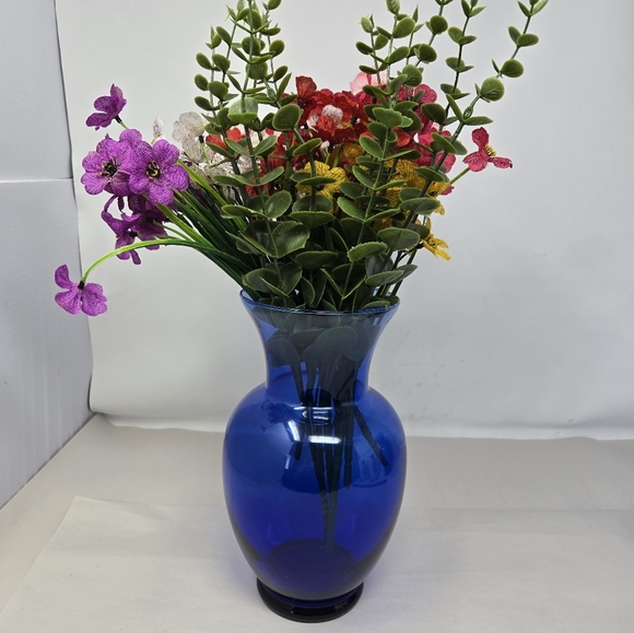 Colbalt Blue Handblown Glass Vase Urn 9 Inches Tall Curve Body Fluted Mouth - Picture 3 of 9